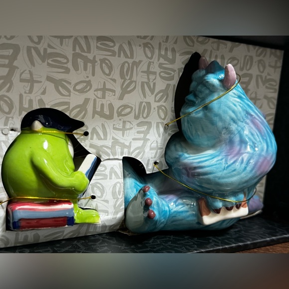Salt & Pepper Shakers - Mike & Sully University - NEW - Picture 2 of 6